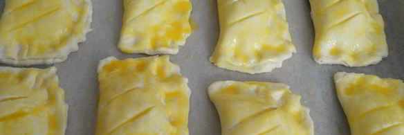 слойки с яблочным вареньем