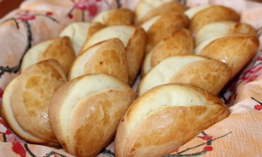 Рецепт домашних сочней с творогом к чаю