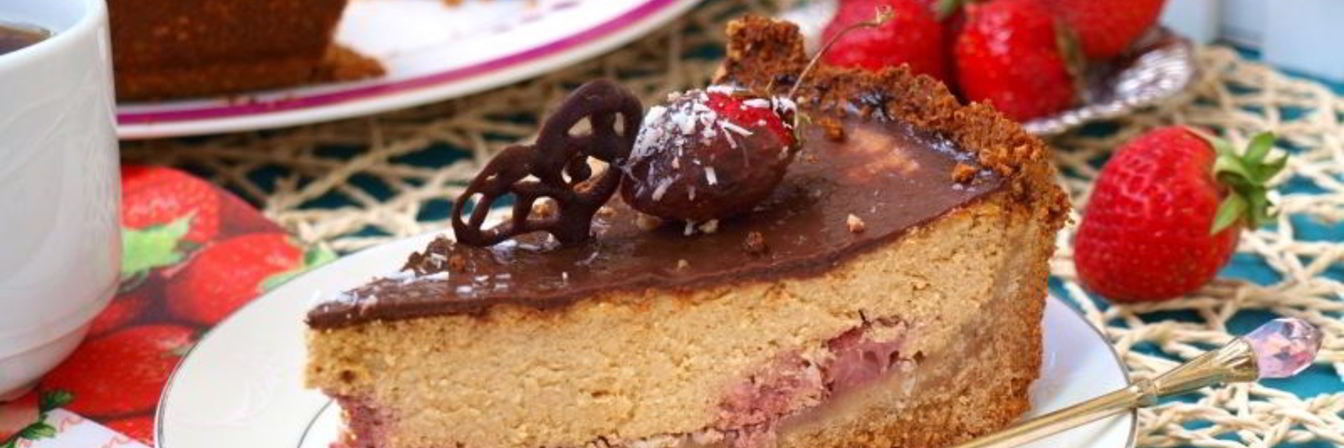 Карамельный сырник с клубникой