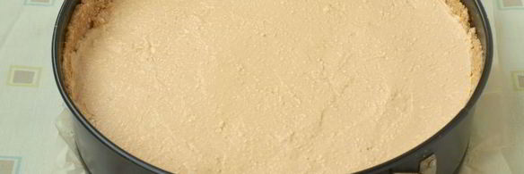 карамельный сырник с клубникой