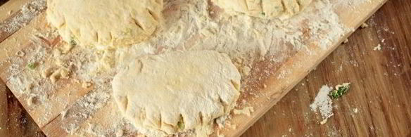 несладкие сырники с начинкой из яйца и зеленого лука