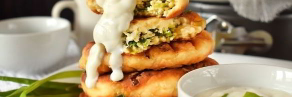 несладкие сырники с начинкой из яйца и зеленого лука