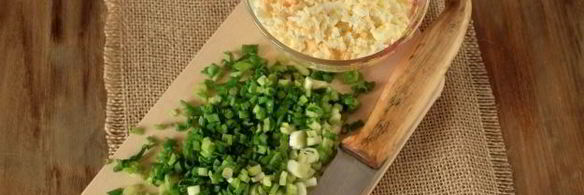 несладкие сырники с начинкой из яйца и зеленого лука