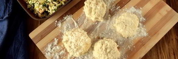 несладкие сырники с начинкой из яйца и зеленого лука