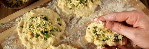 несладкие сырники с начинкой из яйца и зеленого лука