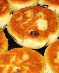 Нежные сырники в духовке с мукой и изюмом