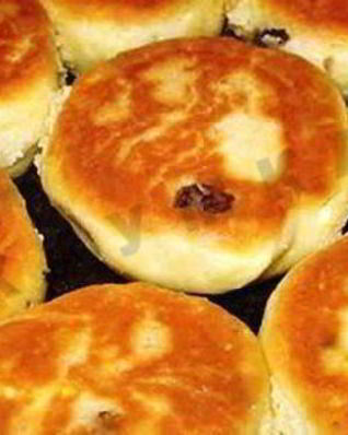 Нежные сырники в духовке с мукой и изюмом