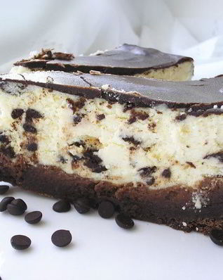 Сырник с шоколадными каплями и брауни