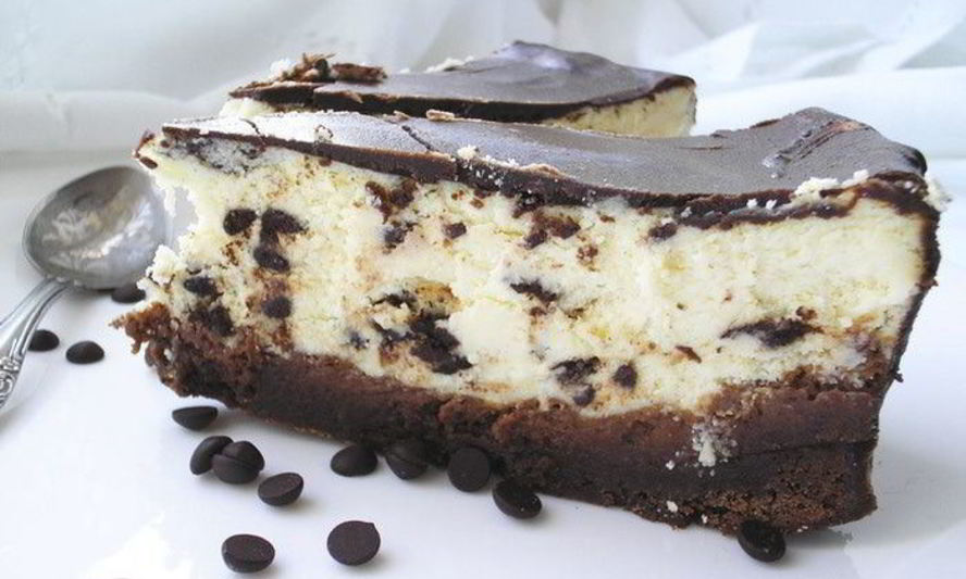 Рецепт сырника с шоколадными каплями и брауни