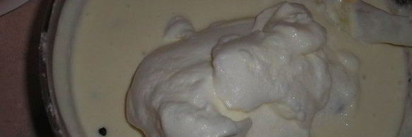 сырник с шоколадными каплями и брауни