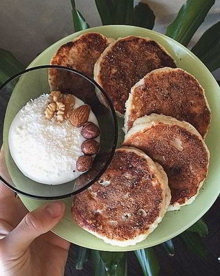 Сырники на рисовой муке с шоколадом и бананами
