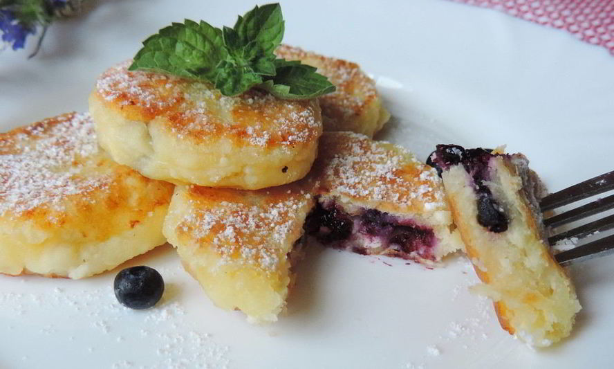 Рецепт сырников с черникой