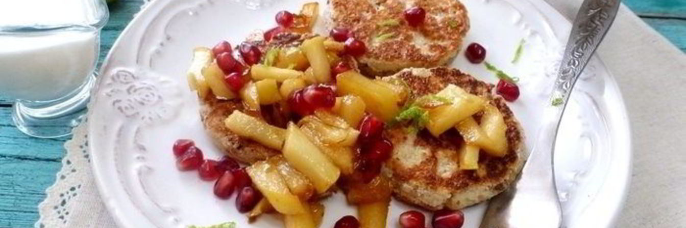 Сырники с карамельным фруктовым соусом