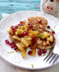 Сырники с карамельным фруктовым соусом