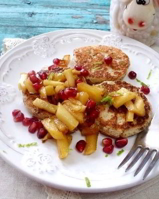 Сырники с карамельным фруктовым соусом