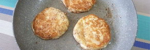 сырники с карамельным фруктовым соусом