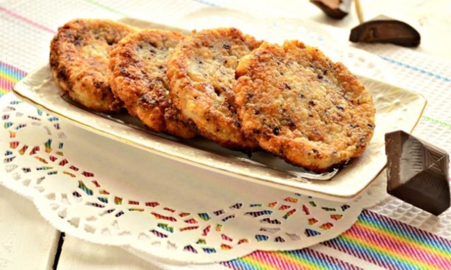 Рецепт сырников с шоколадной крошкой