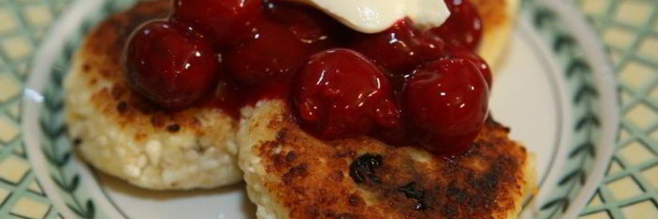 Сырники с вишневым соусом