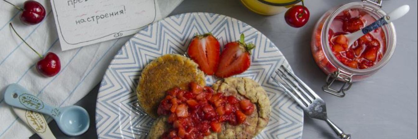 Сырники в духовке с клубничным соусом