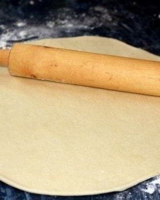 Простое тесто для пиццы на молоке