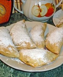 Слоеное дрожжевое тесто с яблоками