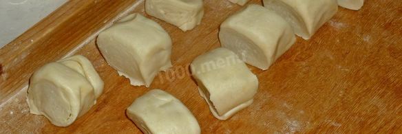 слоеное дрожжевое тесто с яблоками