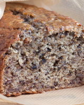 Банановый торт с шоколадом и орехами