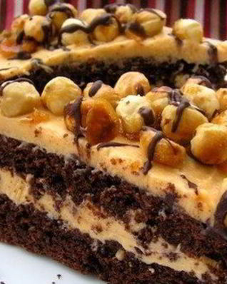 Бисквитный шоколадный торт с карамельным кремом