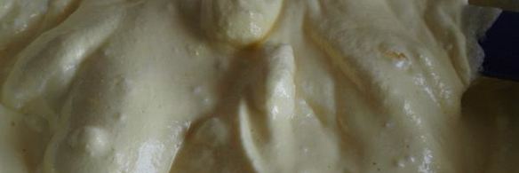 бисквитный торт с клубникой и сливочным кремом