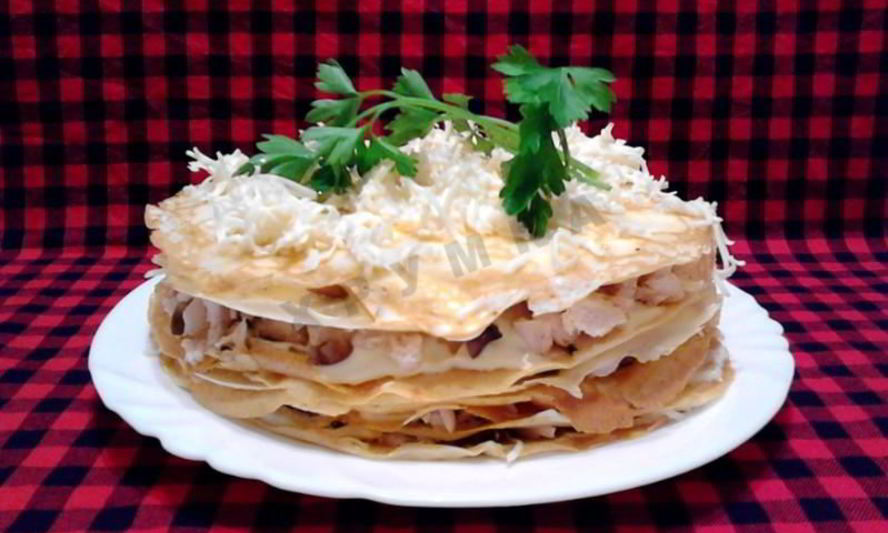 Рецепт блинного торта с грибами и курицей