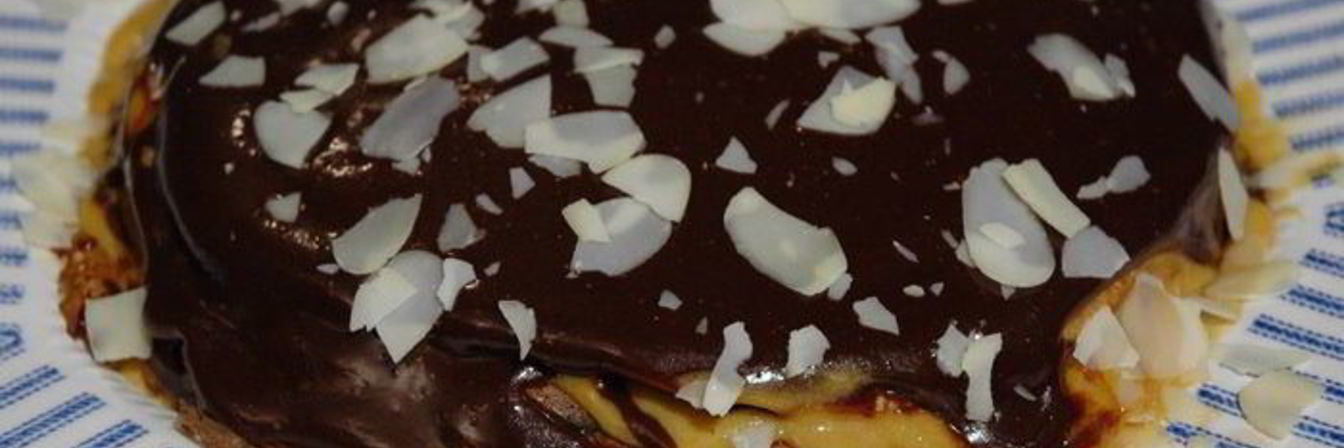 Блинный торт с карамельной глазурью