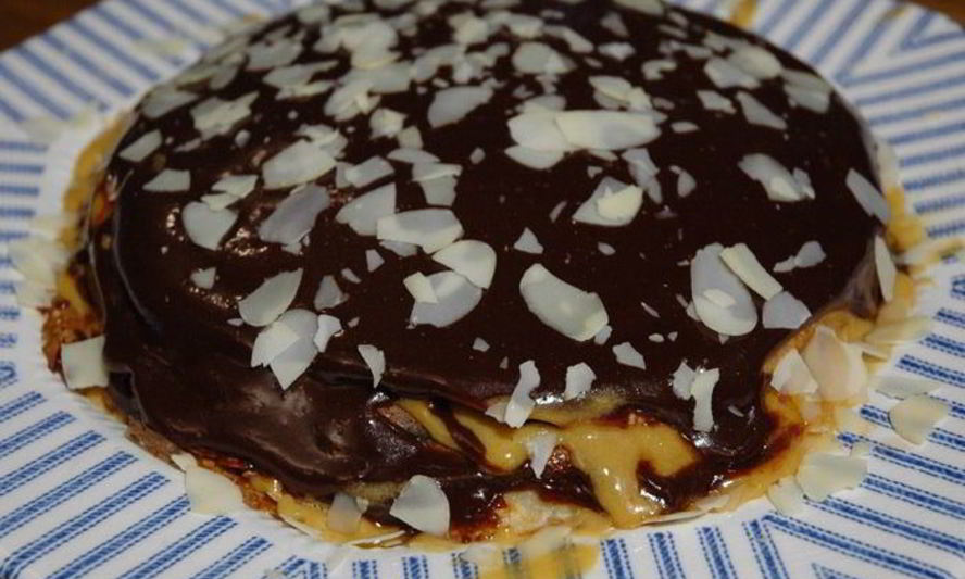 Рецепт блинного торта с карамельной глазурью