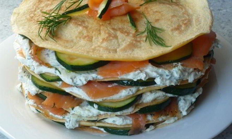 Рецепт блинного торта с семгой, цукини и сливочным сыром