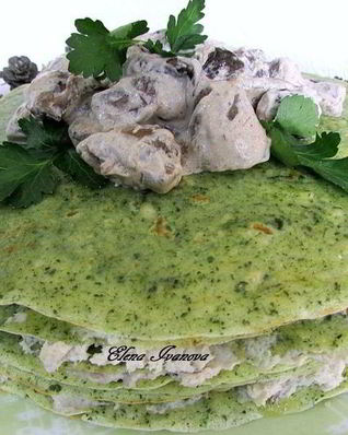 Блинный тортик с грибным соусом