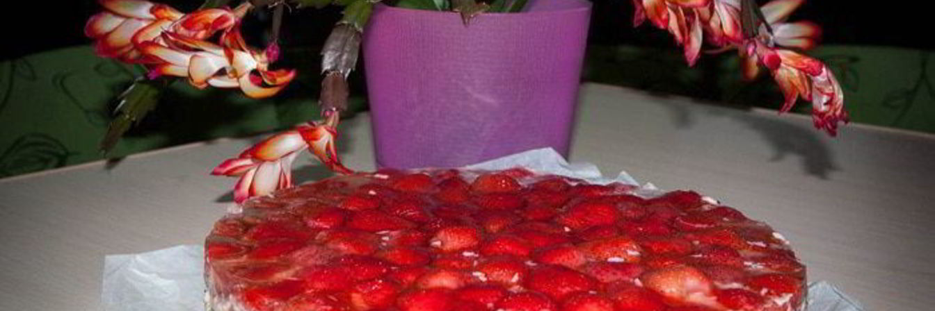 Клубничный тортик без выпечки