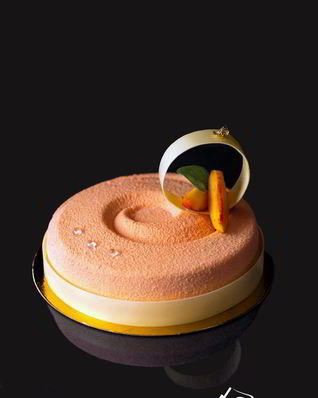 Муссовый торт Персик-клубника-карамель