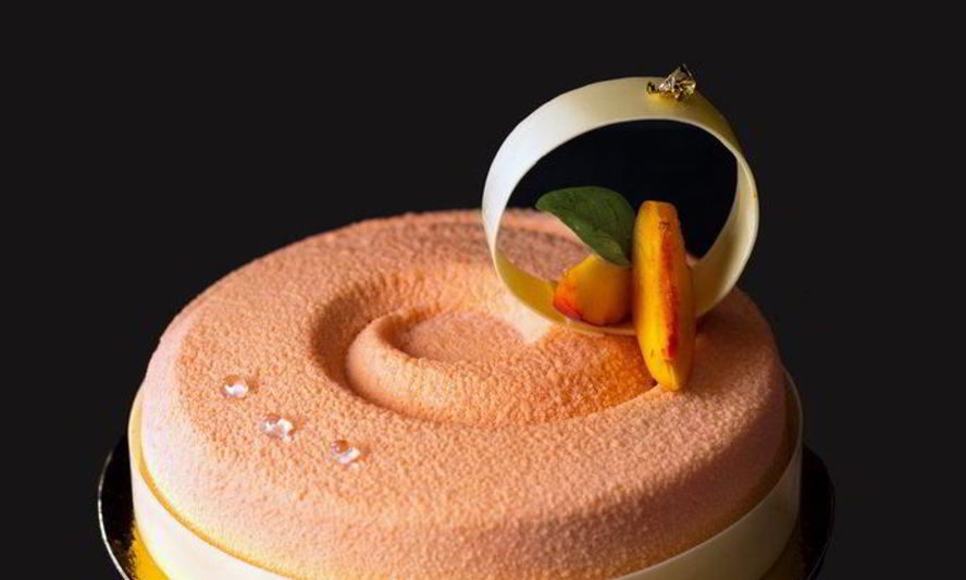 Рецепт муссового торта персик-клубника-карамель