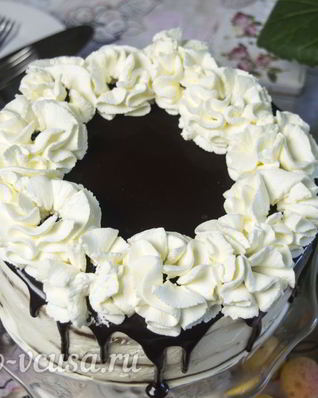 Торт Медовые соты с вишней