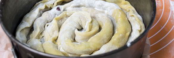 торт медовые соты с вишней