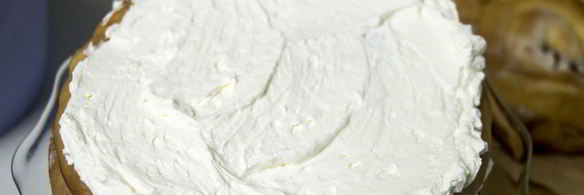 торт медовые соты с вишней