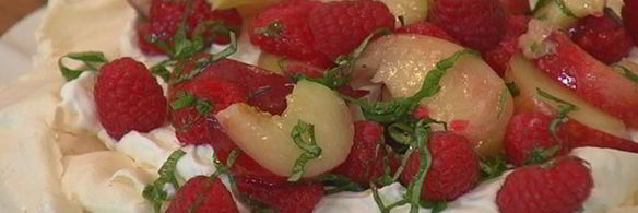 торт павлова с малиной и персиками