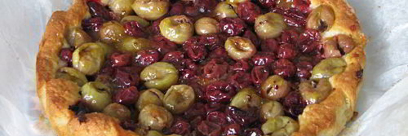 Торт с крыжовником и миндальными сухарями