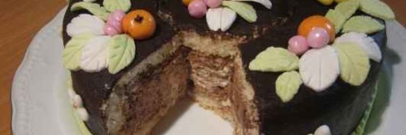 торт шоколадный с конфетами