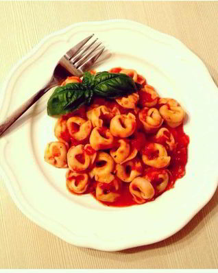 Тортеллини в томатном соусе