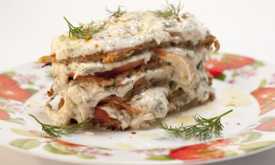 Рецепт закусочного торта из баклажанов