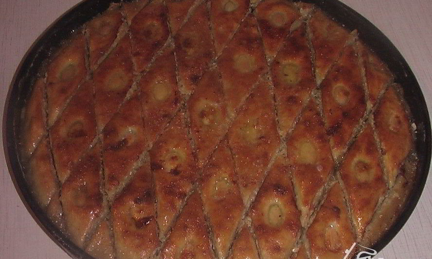 Рецепт трехцветной пахлавы из миндаля, фисташек и грецких орехов