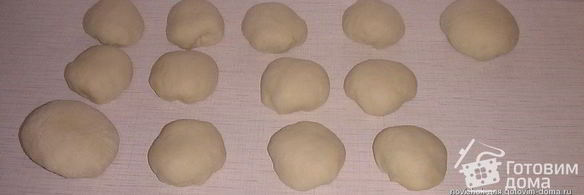 трехцветная пахлава из миндаля, фисташек и грецких орехов