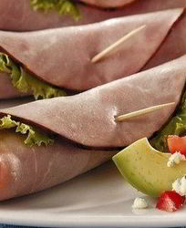 Ветчинные конвертики с овощной начинкой