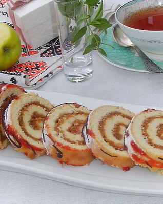 Яблочный рулет