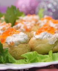 Профитроли с икрой и творожной начинкой